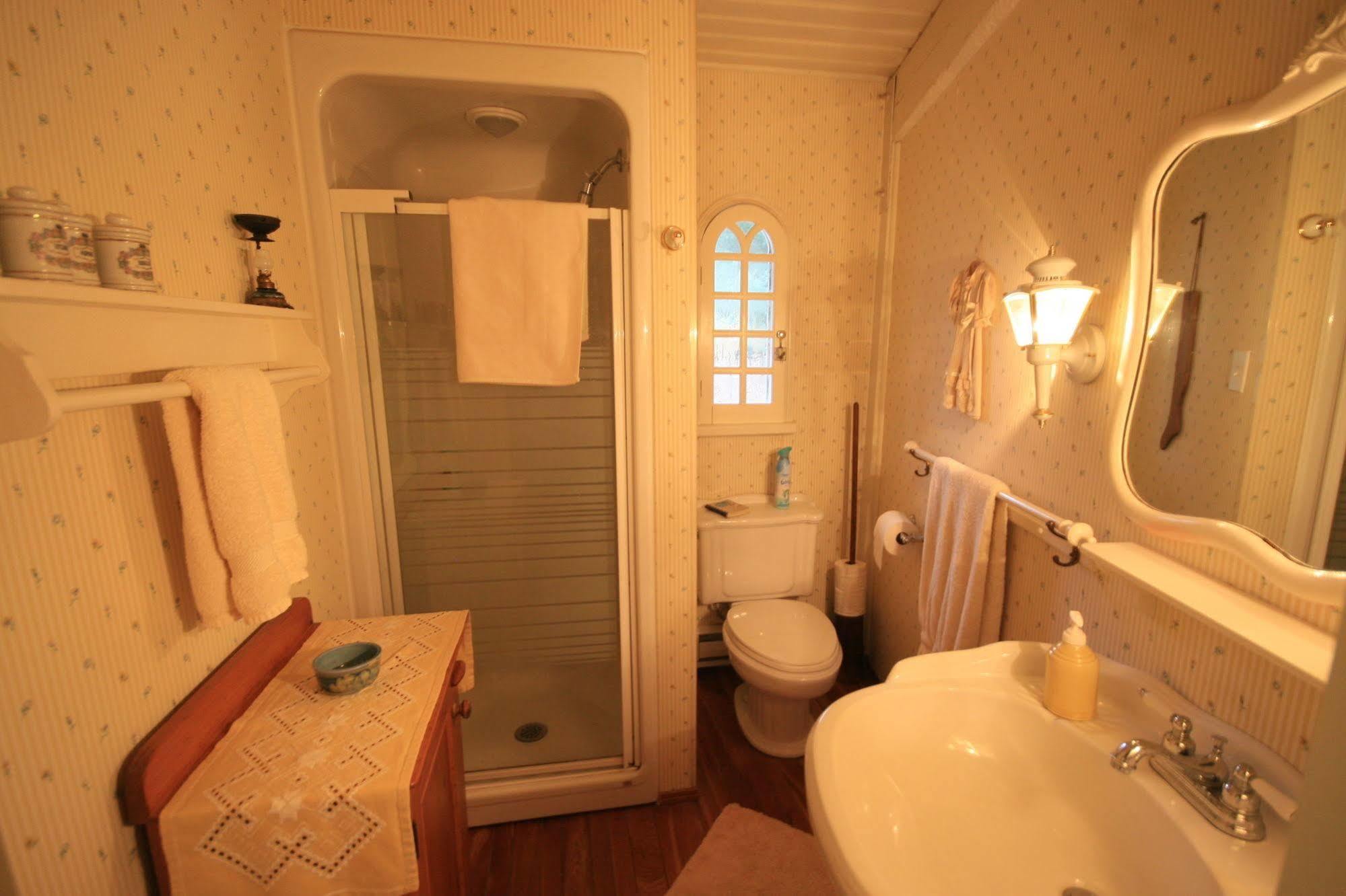 Stouffermill Bed & Breakfast Algonquin Highlands Экстерьер фото