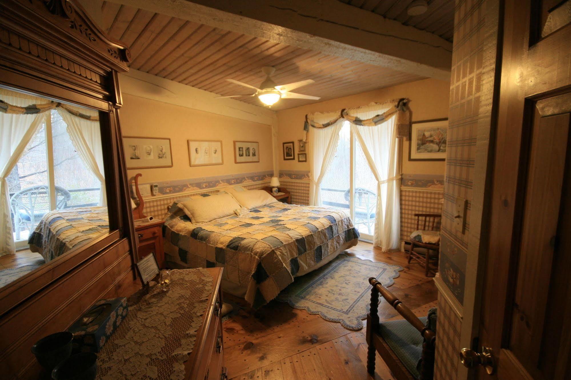 Stouffermill Bed & Breakfast Algonquin Highlands Экстерьер фото