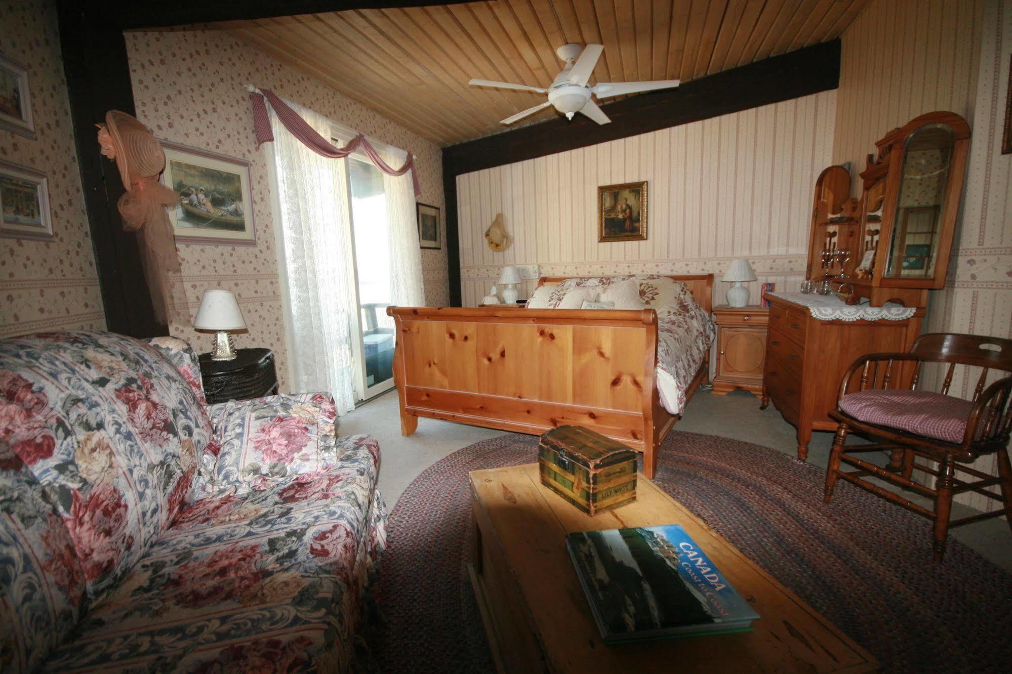Stouffermill Bed & Breakfast Algonquin Highlands Экстерьер фото
