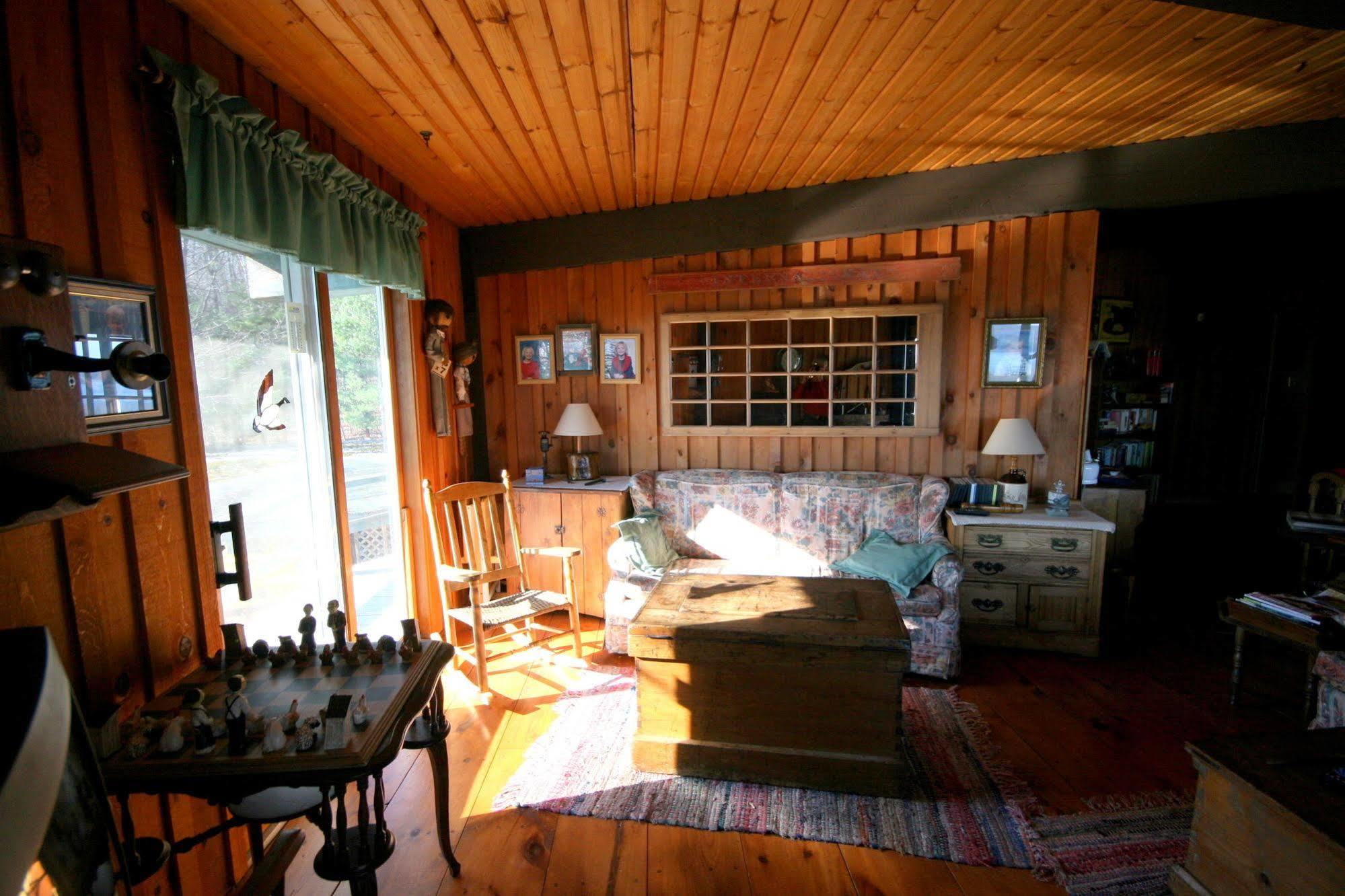 Stouffermill Bed & Breakfast Algonquin Highlands Экстерьер фото